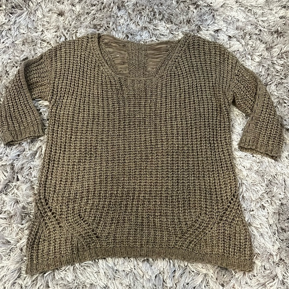 Women’s size M, Olivia Sky Short Sleeve Sweater